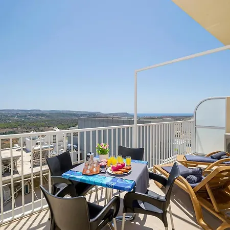 Summer Breeze With Terrace With Panoramic Views - By Getawaysmalta
