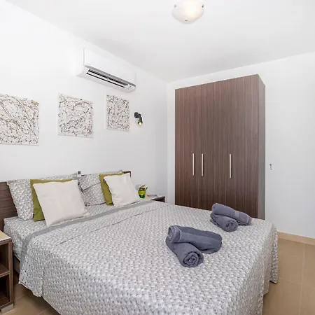 Summer Breeze With Terrace With Panoramic Views - By Getawaysmalta *