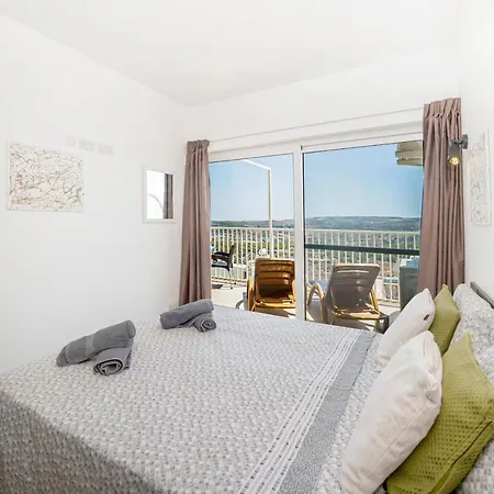 Summer Breeze With Terrace With Panoramic Views - By Getawaysmalta Mellieħa
