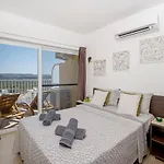 Summer Breeze With Terrace With Panoramic Views - By Getawaysmalta Mellieħa