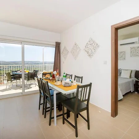 Summer Breeze With Terrace With Panoramic Views - By Getawaysmalta Mellieħa