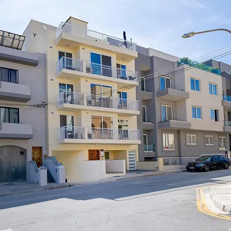 Summer Breeze With Terrace With Panoramic Views - By Getawaysmalta