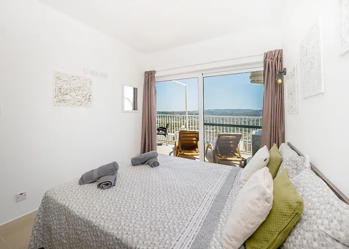 Summer Breeze With Terrace With Panoramic Views - By Getawaysmalta Mellieħa