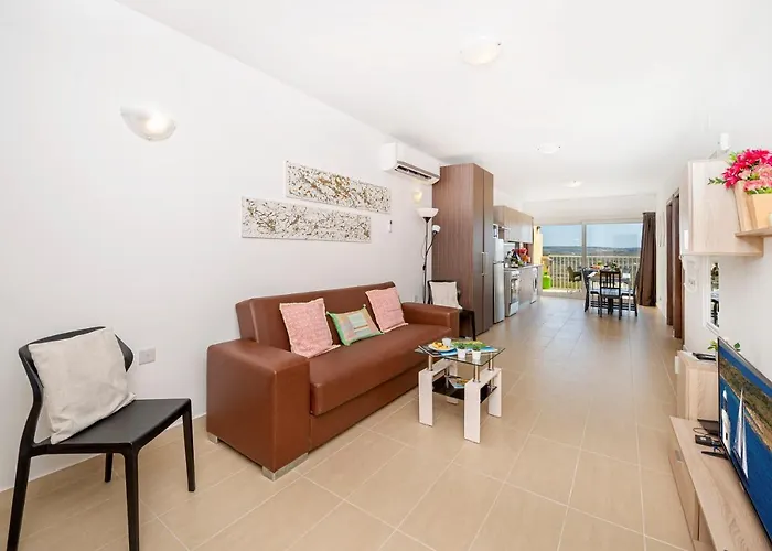 Summer Breeze With Terrace With Panoramic Views - By Getawaysmalta Mellieħa