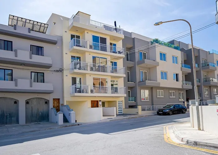 Summer Breeze With Terrace With Panoramic Views - By Getawaysmalta